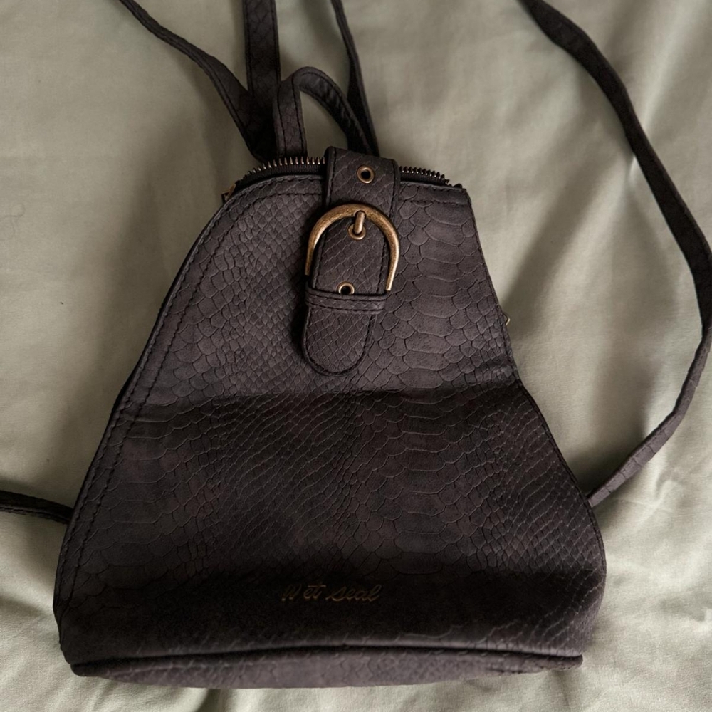 Backpack - Picture 3 of 4